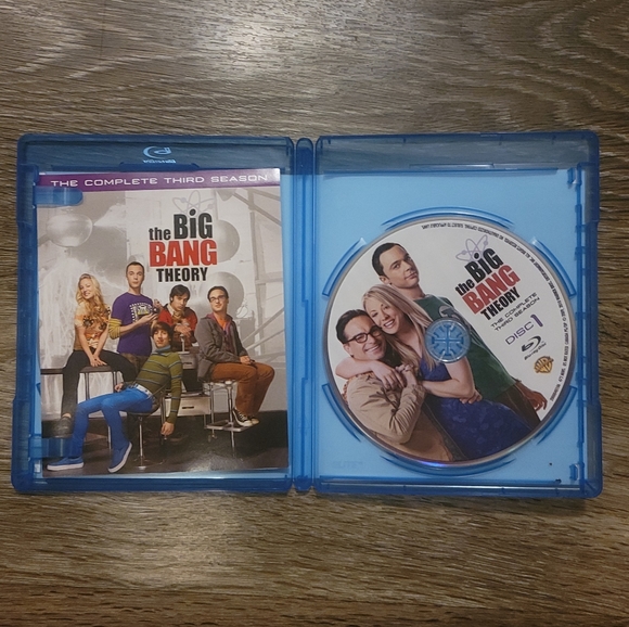 The Big Bang Theory lot of dvds and Blue Ray discs - Picture 7 of 10